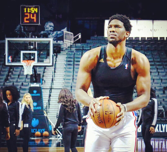 NBA常规赛：老詹出奇制胜，湖人士气高涨，重创火箭.