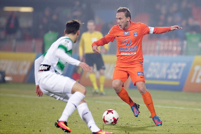 频频陷入被 频频陷入被