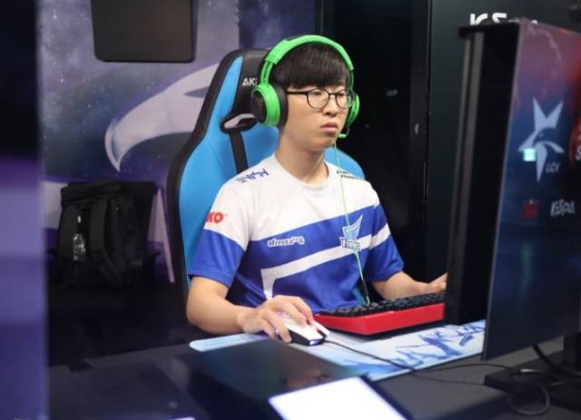 和坚定不移 和坚定不移