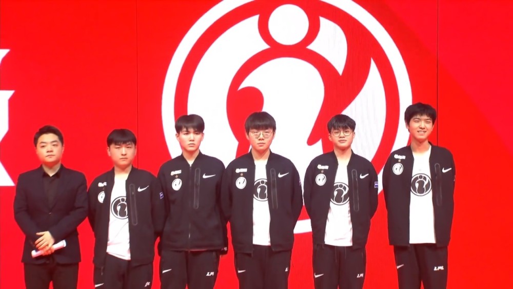 雨或郑钦文 雨或郑钦文